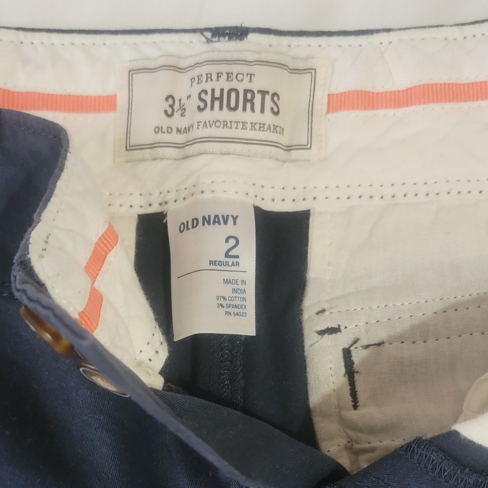 Old Navy Favorite Khakis Perfect 3 1/2" Folded Hem Shorts - Size 2 Regular - Picture 2 of 4